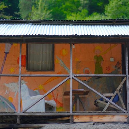 Korsha Guesthouse Roshka エクステリア 写真