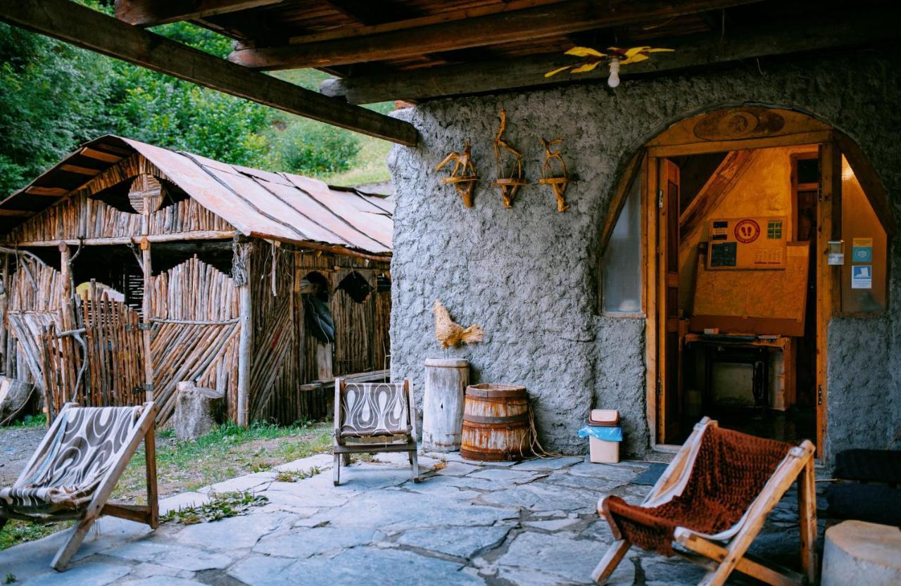 Korsha Guesthouse Roshka エクステリア 写真