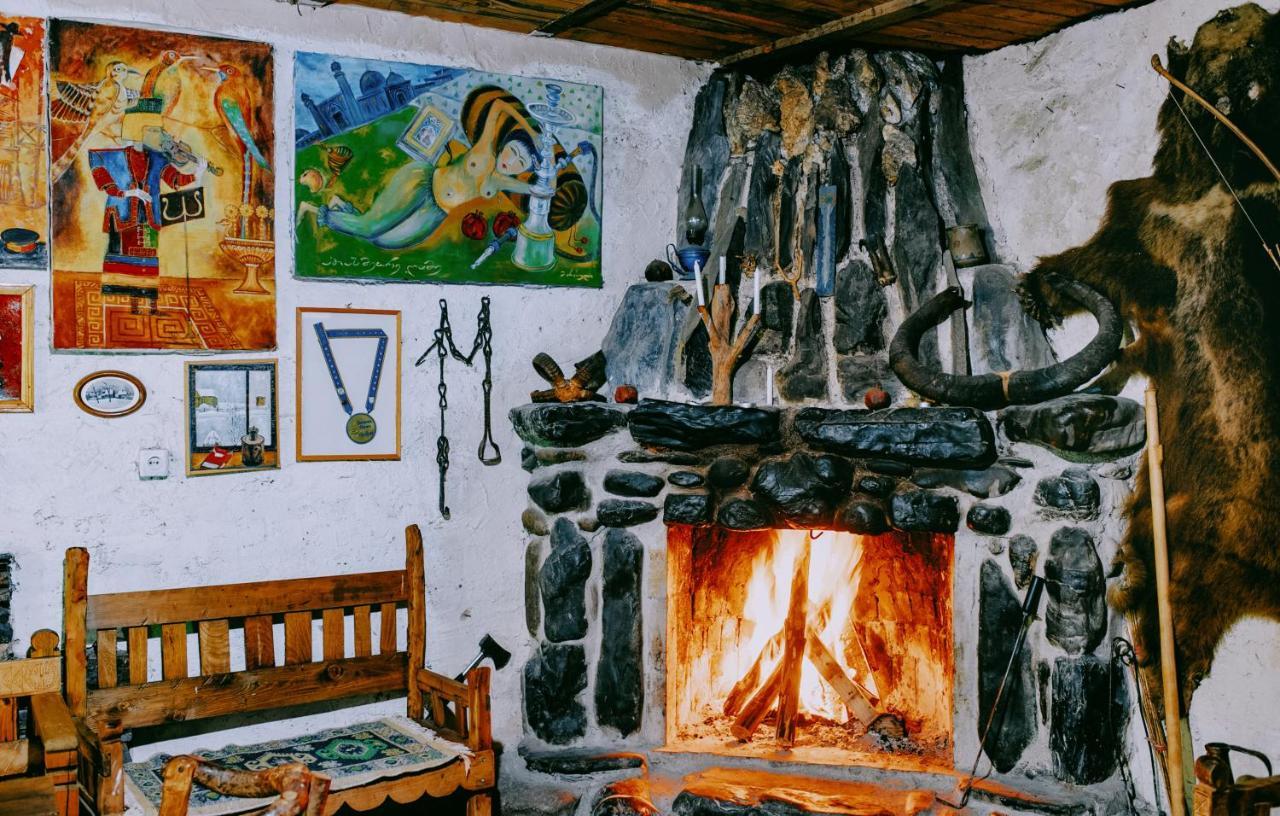 Korsha Guesthouse Roshka エクステリア 写真
