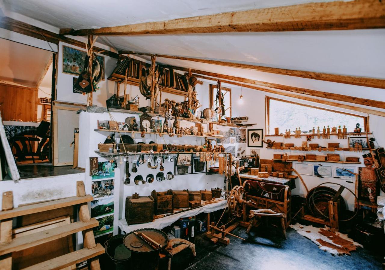 Korsha Guesthouse Roshka エクステリア 写真