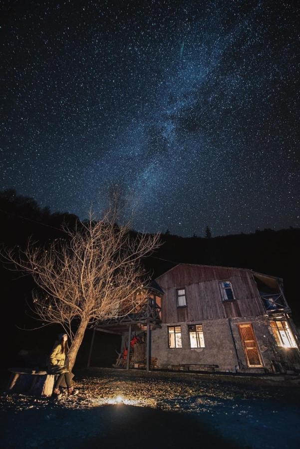 Korsha Guesthouse Roshka エクステリア 写真
