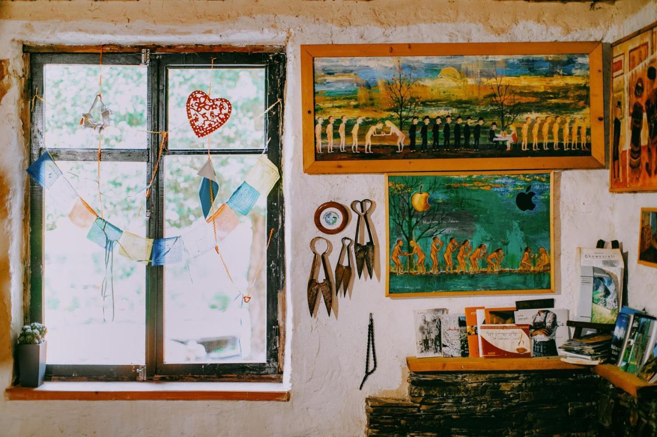 Korsha Guesthouse Roshka エクステリア 写真