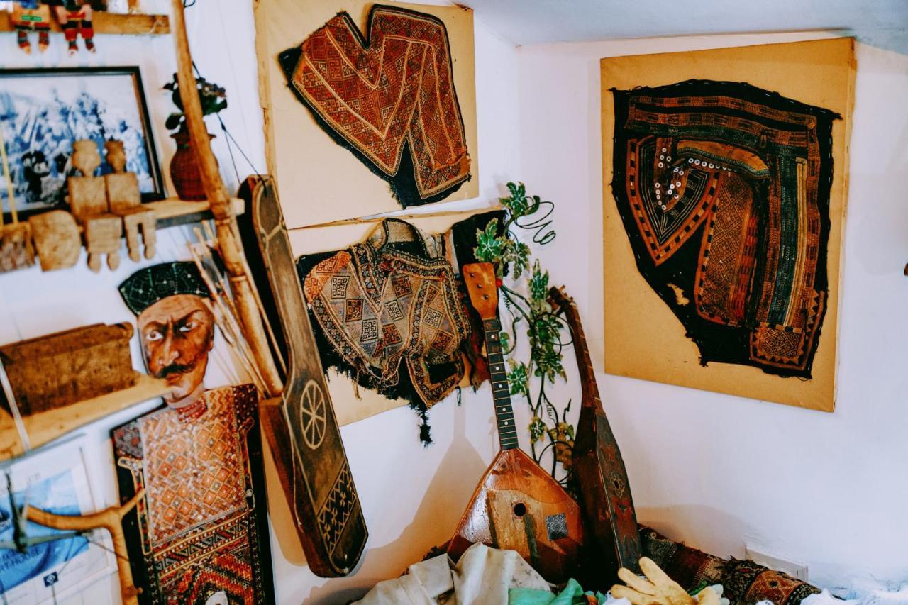 Korsha Guesthouse Roshka エクステリア 写真
