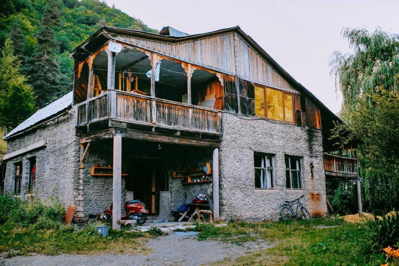 Korsha Guesthouse Roshka エクステリア 写真