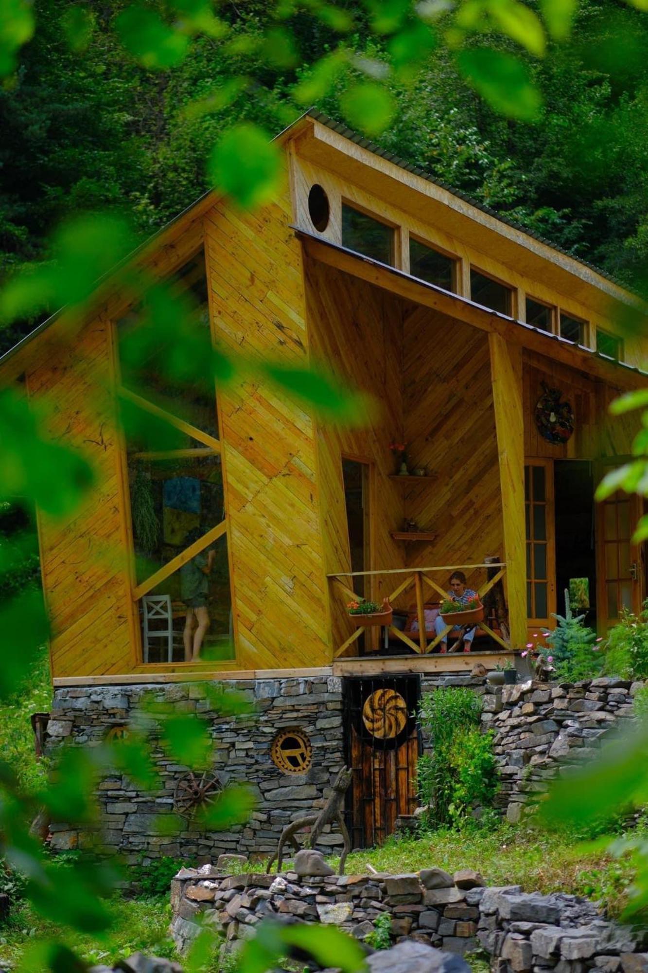 Korsha Guesthouse Roshka エクステリア 写真
