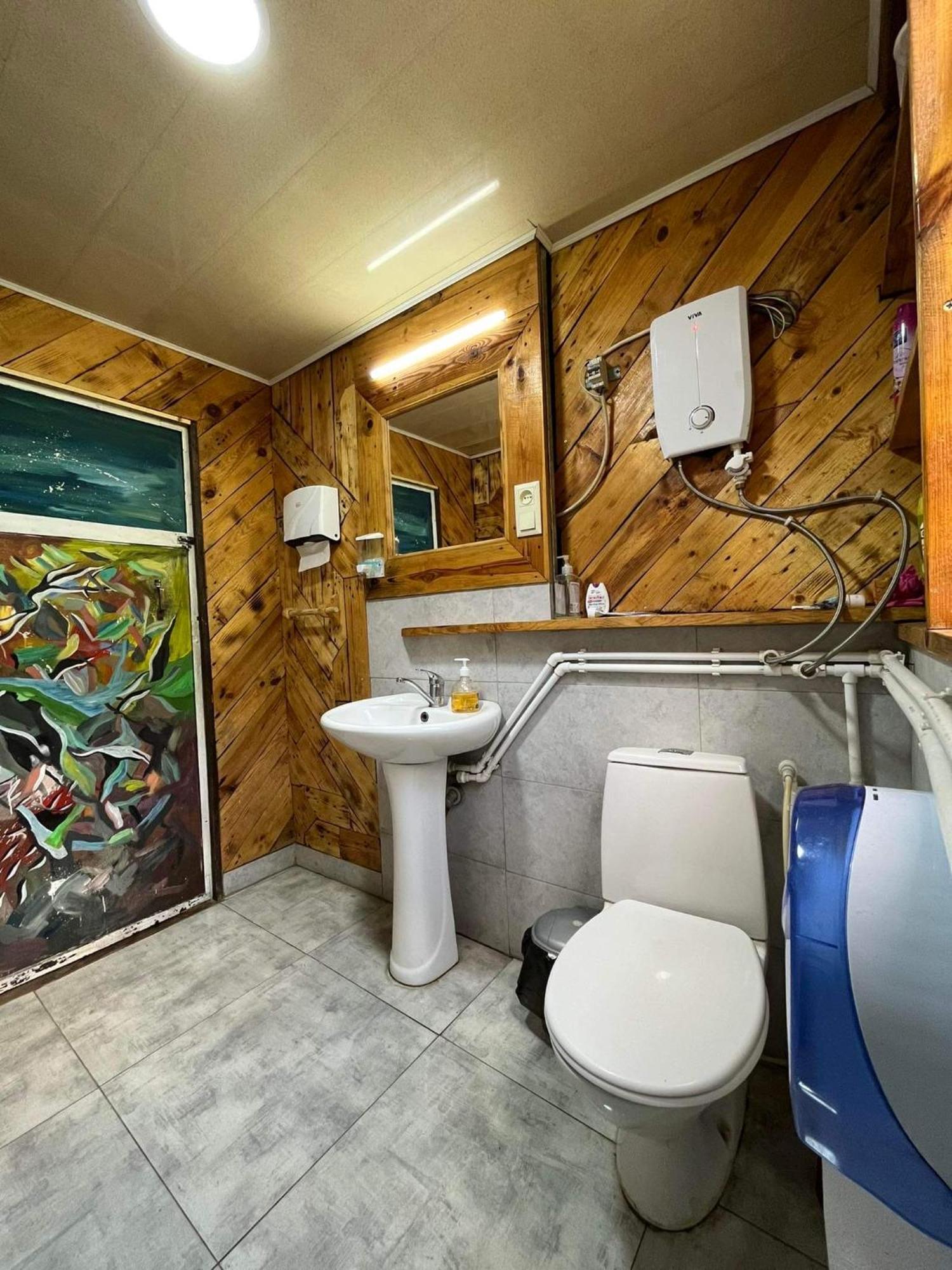 Korsha Guesthouse Roshka エクステリア 写真