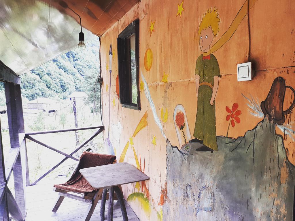 Korsha Guesthouse Roshka エクステリア 写真
