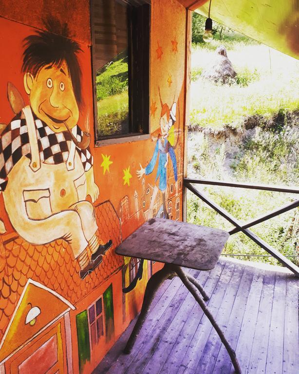 Korsha Guesthouse Roshka エクステリア 写真