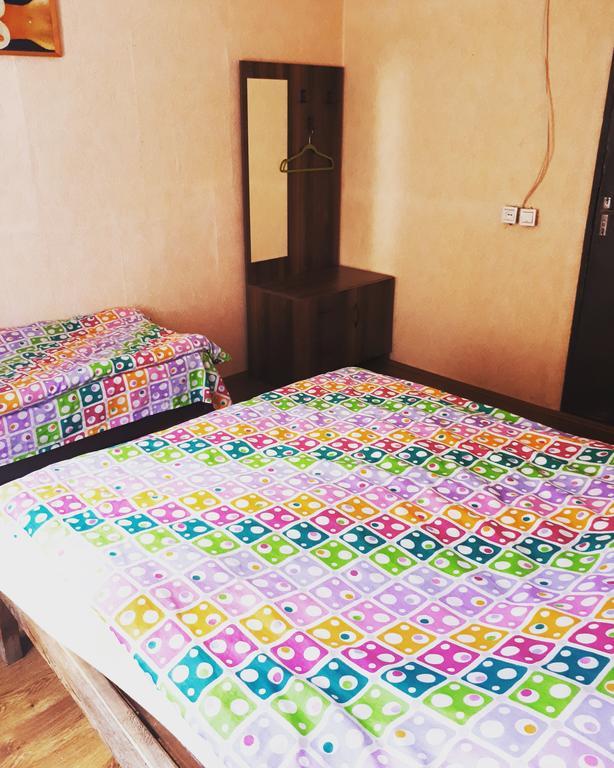 Korsha Guesthouse Roshka エクステリア 写真