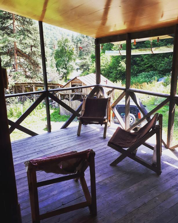 Korsha Guesthouse Roshka エクステリア 写真