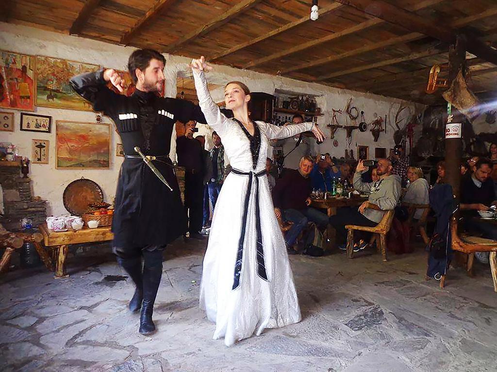 Korsha Guesthouse Roshka エクステリア 写真