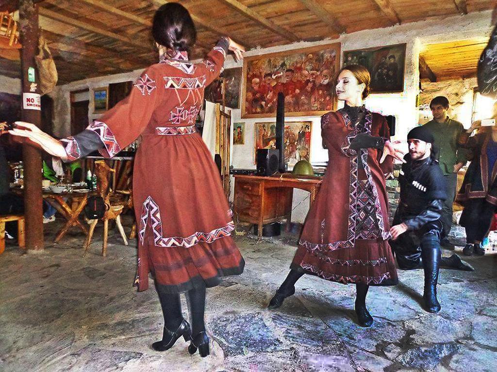 Korsha Guesthouse Roshka エクステリア 写真
