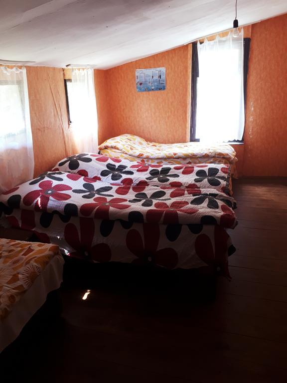 Korsha Guesthouse Roshka エクステリア 写真