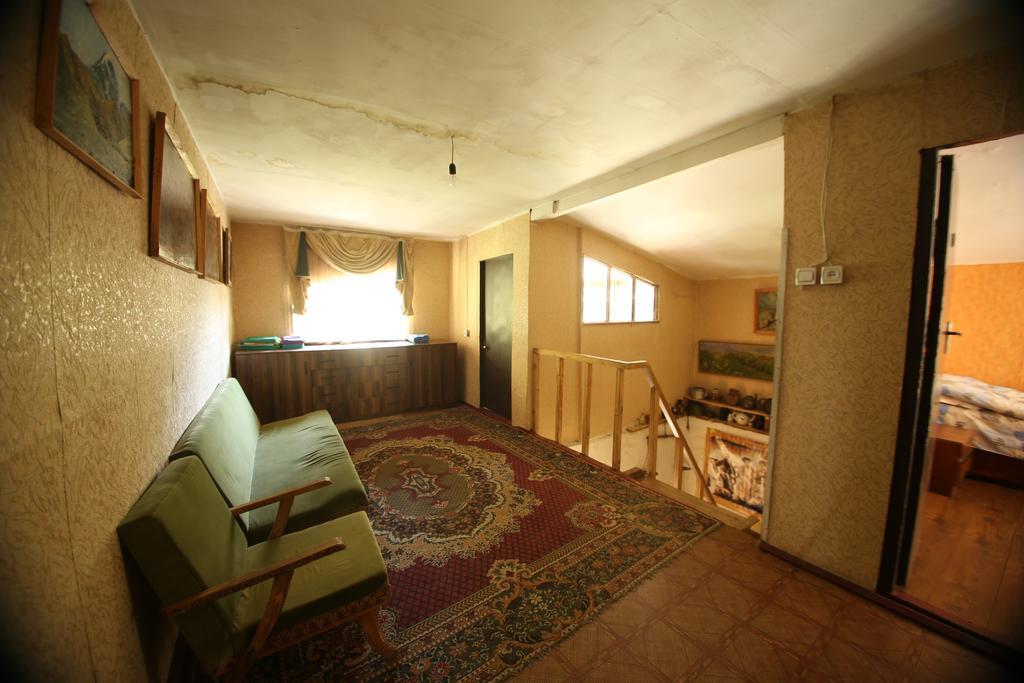 Korsha Guesthouse Roshka エクステリア 写真