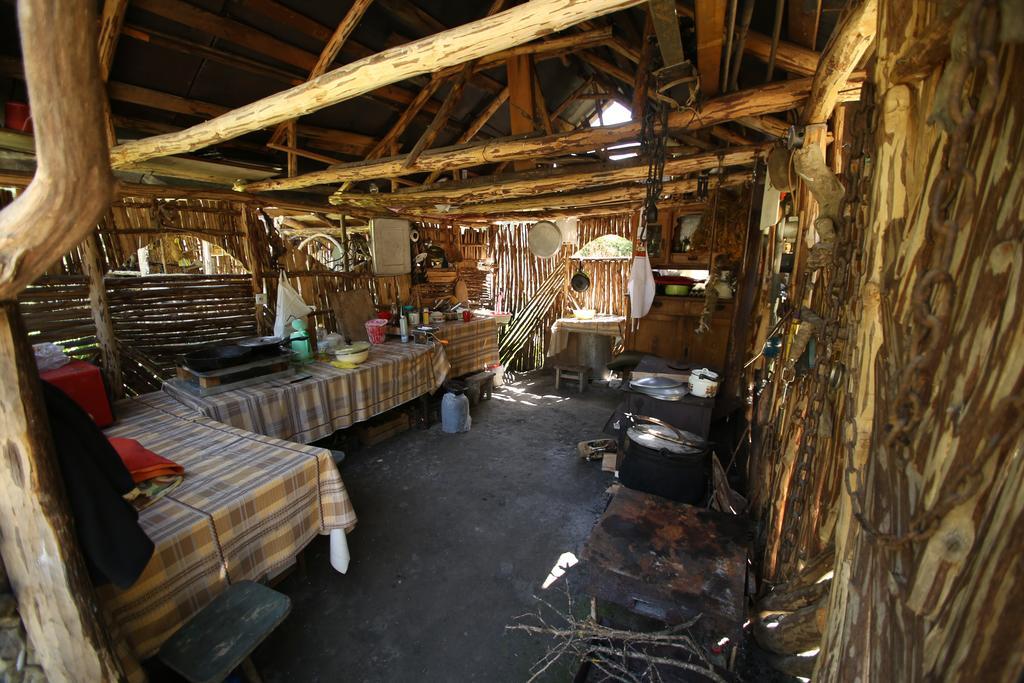 Korsha Guesthouse Roshka エクステリア 写真