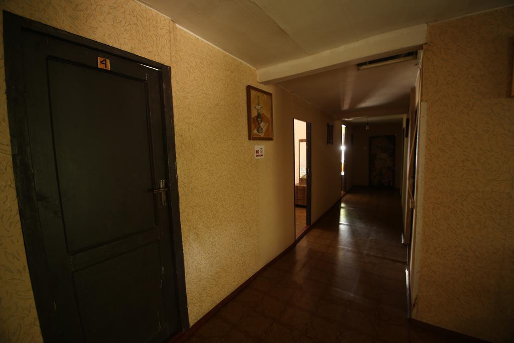 Korsha Guesthouse Roshka エクステリア 写真